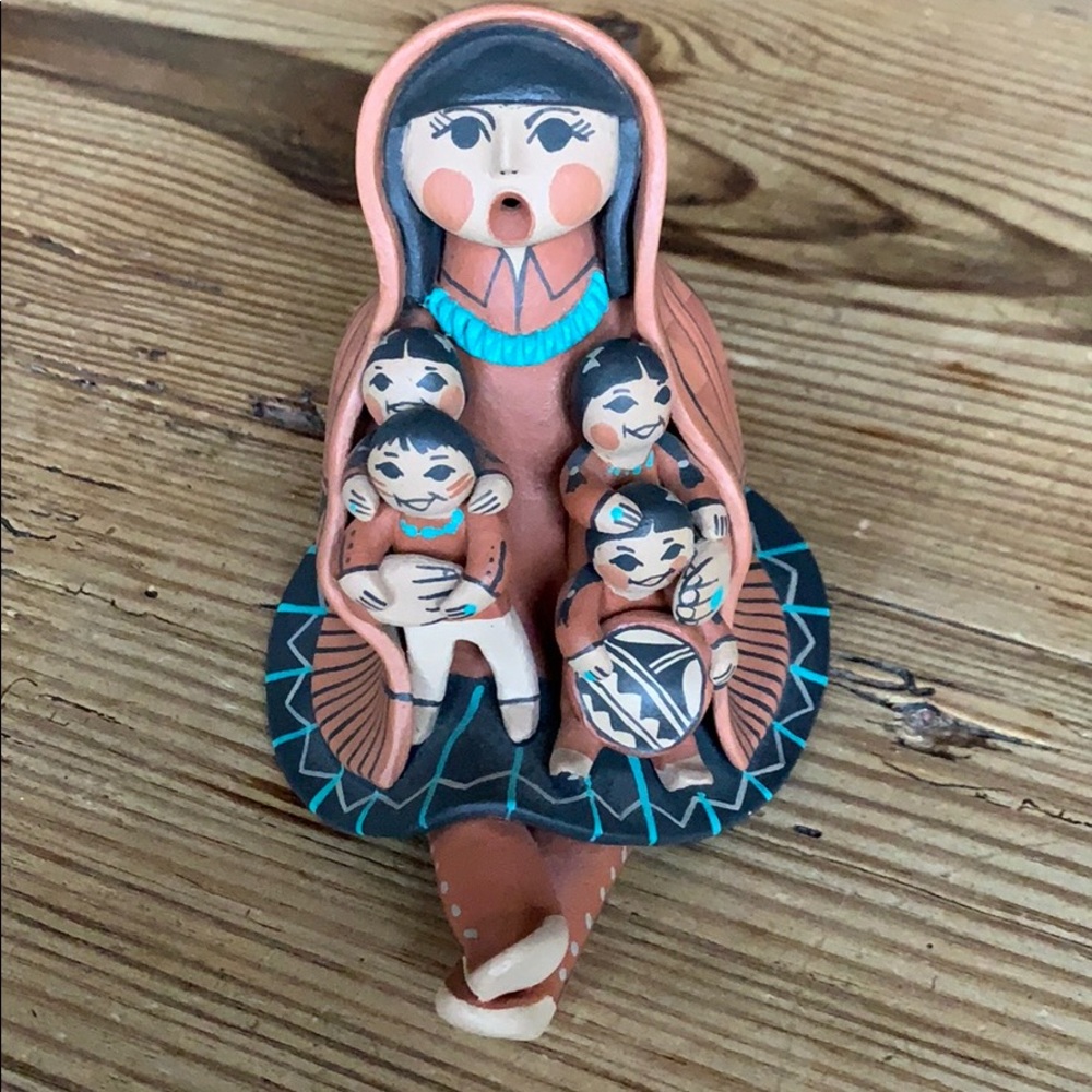 Lucero Gachupin clay storyteller with 4 children